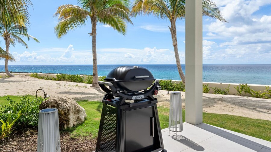 Oceanfront Sunset Patio w BBQ Pool Gym Spa