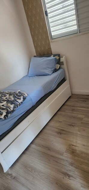 2 bedrooms, desk, iron/ironing board, free WiFi