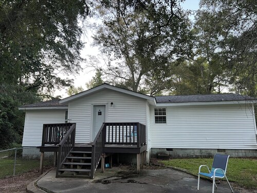 Charming 3-bedroom house, close to I-75, Ga National Fairgrounds, Robins.