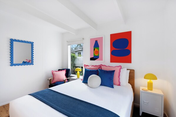 3 bedrooms, desk, iron/ironing board, travel crib