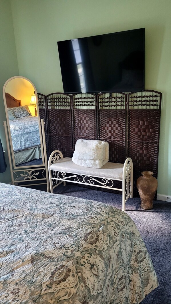 2 bedrooms, desk, iron/ironing board, free WiFi