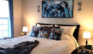 2 bedrooms, desk, iron/ironing board, free WiFi - Azure Elephant Haven | Elevated Living & Professional Comfort in Middletown (Middletown)