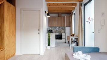 1 habitación, tabla de planchar con plancha, wifi gratis y ropa de cama