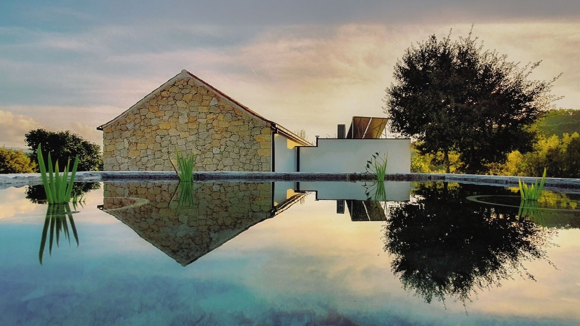 حمّام سباحة مُدفَّأ