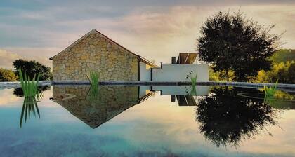 Douro Villa with Heated Pool and Valley Views