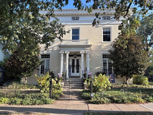 Enjoyable bed & breakfast within a historic home in downtown Lebanon