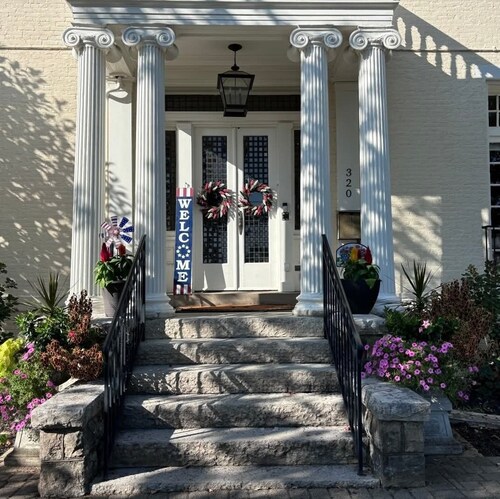 Enjoyable bed & breakfast within a historic home in downtown Lebanon