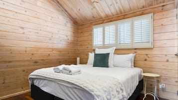 3 habitaciones, tabla de planchar con plancha, wifi y ropa de cama