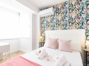 2 عدّة غرف نوم ومكواة/لوح كي وخدمة الإنترنت وملاءات أسرّة