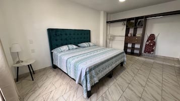 2 室のベッドルーム、アイロン / アイロン台、WiFi、ベッドシーツ