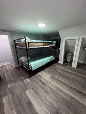 3 bedrooms, iron/ironing board, Internet, bed sheets