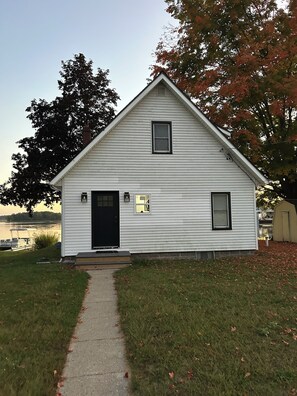 Exterior - 3-bedroom Lake Front home in lovely Michigan Center with AC (Michigan Center)