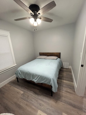 3 bedrooms, iron/ironing board, Internet, bed sheets