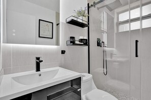 Hair dryer - Miami Area 1BR | Minutes to Beach + Aventura (Hallandale Beach)