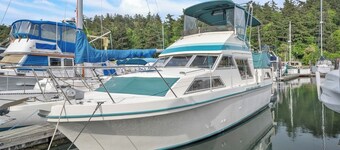 Luxury 2BR Yacht • Marina Views • WiFi