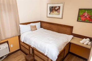 Standard Single Room, 1 Double Bed | Free WiFi - Simply Native B And B (Nassau)