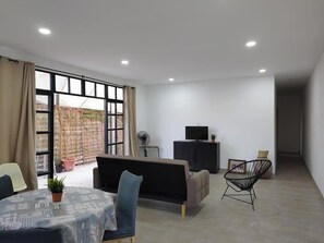 Apartment, Pets allowed | Living area