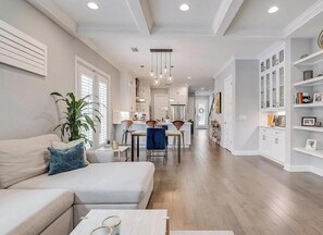 Living area - 4 Bed 2.5 Bath SOHO Walkers Paradise (Tampa)