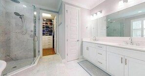 Bathroom - 4 Bed 2.5 Bath SOHO Walkers Paradise (Tampa)