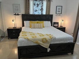 Cortinas blackout, tabla de planchar con plancha y wifi gratis 