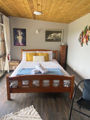 Iron/ironing board, bed sheets