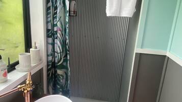 Toallas, jabón, papel de baño