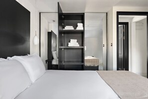 A modern hotel room with a large bed, a built-in wardrobe with shelves, and a walk-in closet. - Blueground | Tyburnia, view, nr Hyde Park (London)