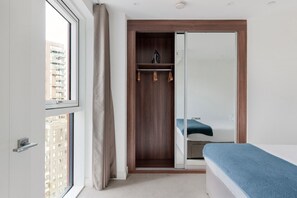 1 bedroom, iron/ironing board, WiFi, bed sheets - Blueground | Nine Elms, balcony, nr Battersea Park (London)