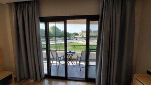 Luxe appartement, 1 slaapkamer, balkon, uitzicht op tuin | Kameruitzicht