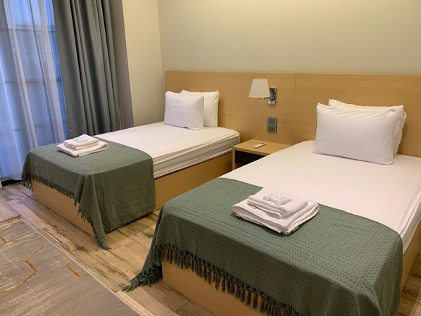 Luxury-Apartment, 2 Schlafzimmer, Balkon, Gartenblick | Hochwertige Bettwaren, Bügeleisen/Bügelbrett, kostenloses WLAN