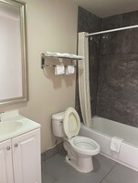 Toallas, jabón, papel higiénico