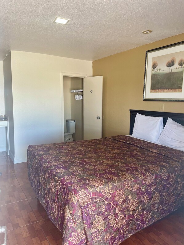 Basic Single Room, Non Smoking | Desk, laptop workspace, free WiFi