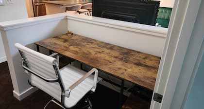 Large 1-bedroom in amazing Capitol Hill neighborhood with secure parking & dog+