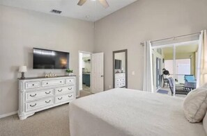 4 bedrooms, iron/ironing board, free WiFi, bed sheets - The Disney & Universal Dog House - Fenced Yard (Davenport)