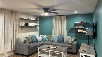 Een smart-tv en een open haard