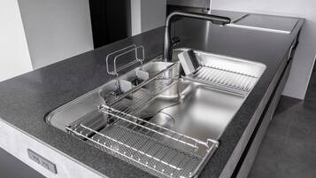 Refrigerador, microondas, parrilla de estufa y lavavajillas