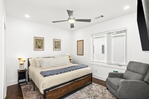 3 bedrooms, iron/ironing board, internet, bed sheets