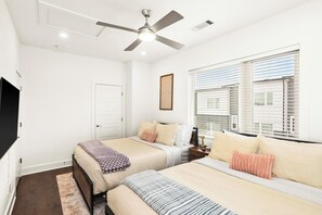 3 bedrooms, iron/ironing board, internet, bed sheets