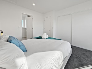 2 slaapkamers, een strijkplank/strijkijzer, wifi, beddengoed