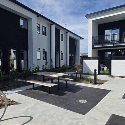 Cozy Studio with Private Yard in Christchurch CBD
