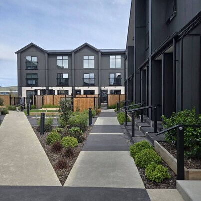 Modern Studio with Balcony – Christchurch CBD