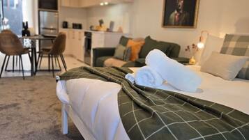 Iron/ironing board, WiFi, bed sheets