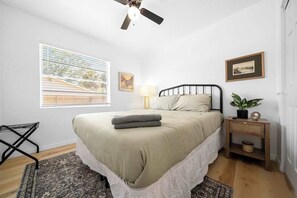 Työpöytä, Wi-Fi, vuodevaatteet