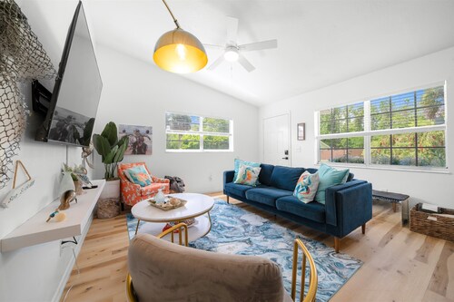 Crystal River Stay • Pet-Friendly • Patio+Charcoal Grill • New Listing Discount