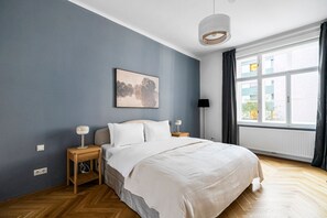 4 bedrooms, iron/ironing board, WiFi, bed sheets