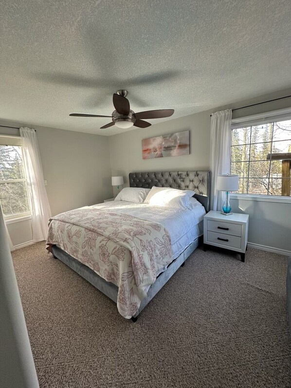 4 bedrooms, desk, iron/ironing board, travel crib