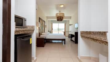 Deluxe Room | In-room safe, free WiFi