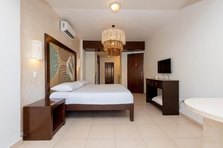 In-room safe, free WiFi