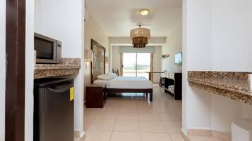Deluxe Room | In-room safe, free WiFi
