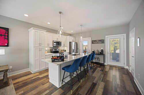 Winners Circle - 2BR - Patio-Garage  - Walk to Rupp
